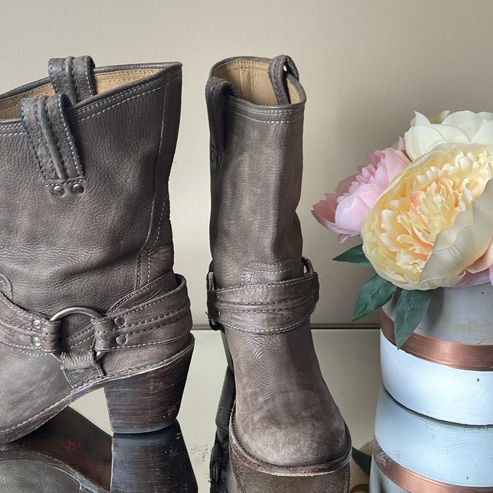 FRYE Women's Carmen Harness Short Taupe Leather Heeled Boots - Picture 3 of 15